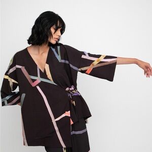 Ozai N Ku 851034 Loose wrap top 3/4 sleeves, colorful brushstrokes pattern